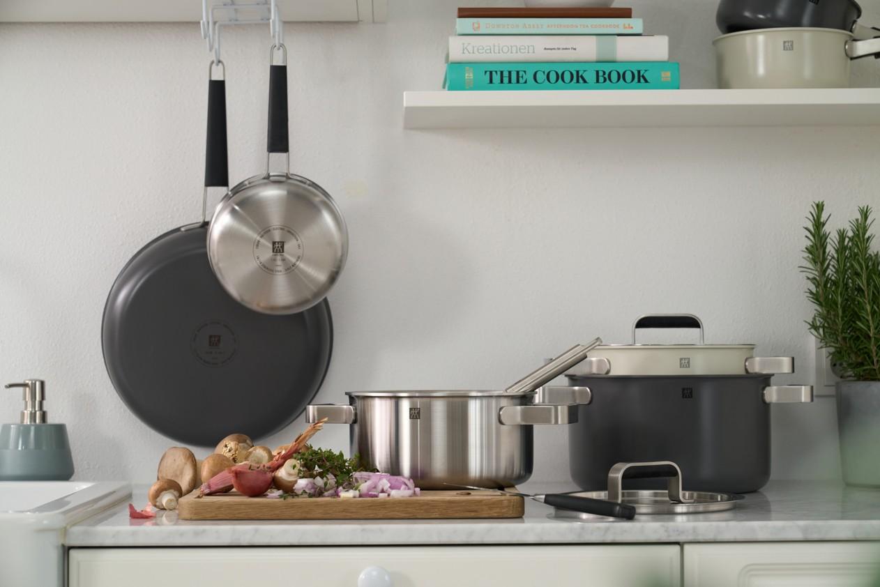 Nepriľnavá panvica Pure s keramickým povrchom, Ø 28 cm, krémová