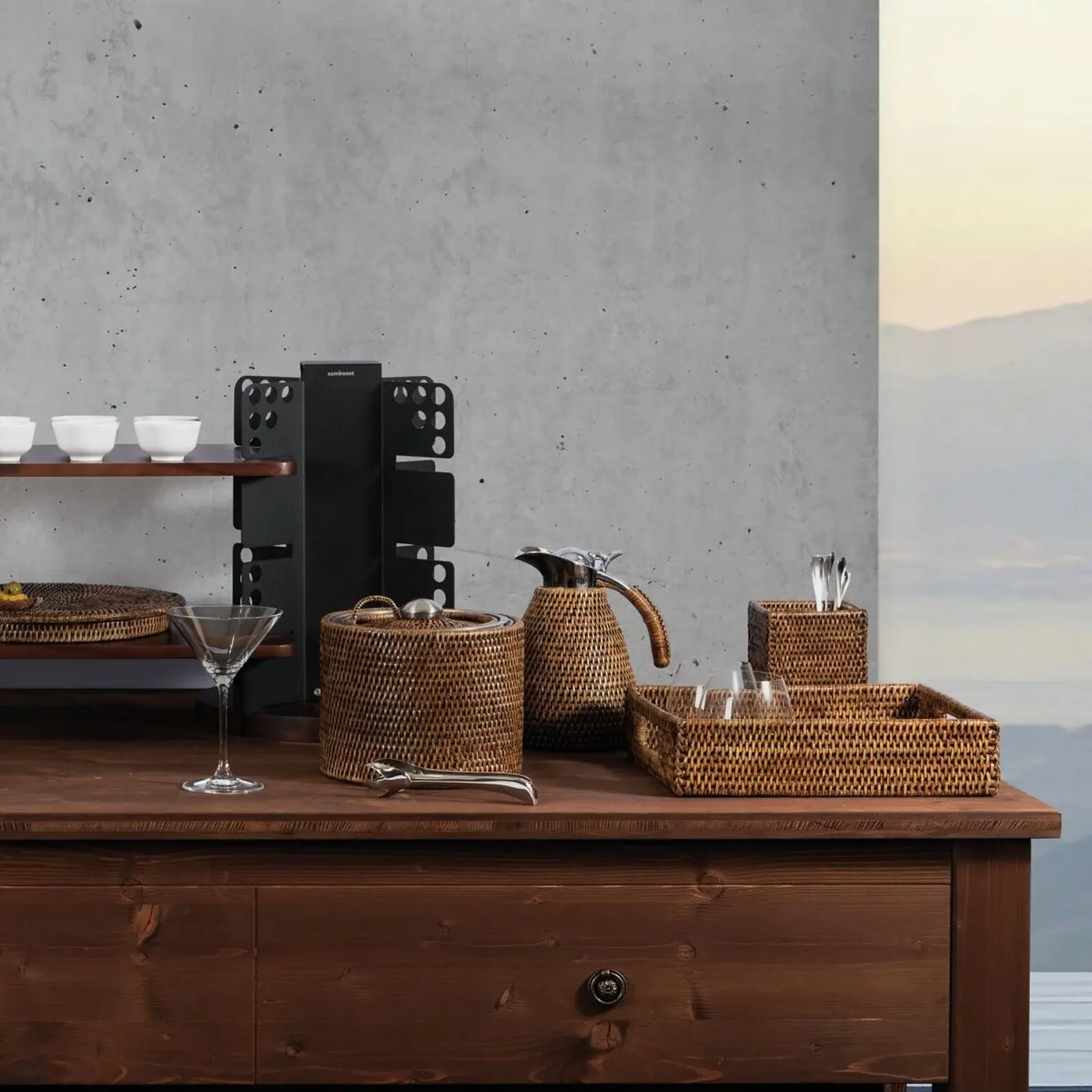 Termo karafa opletená ratanom, kolekcia Radici, 2,0 l, medovo hnedá