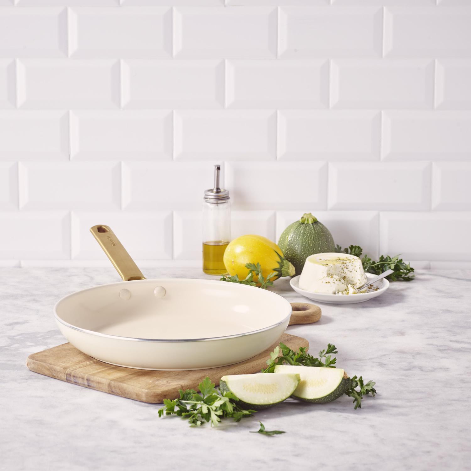 Sada 2 nepriľnavých keramických panvíc Padova 20 + 26 cm, svetlo krémová