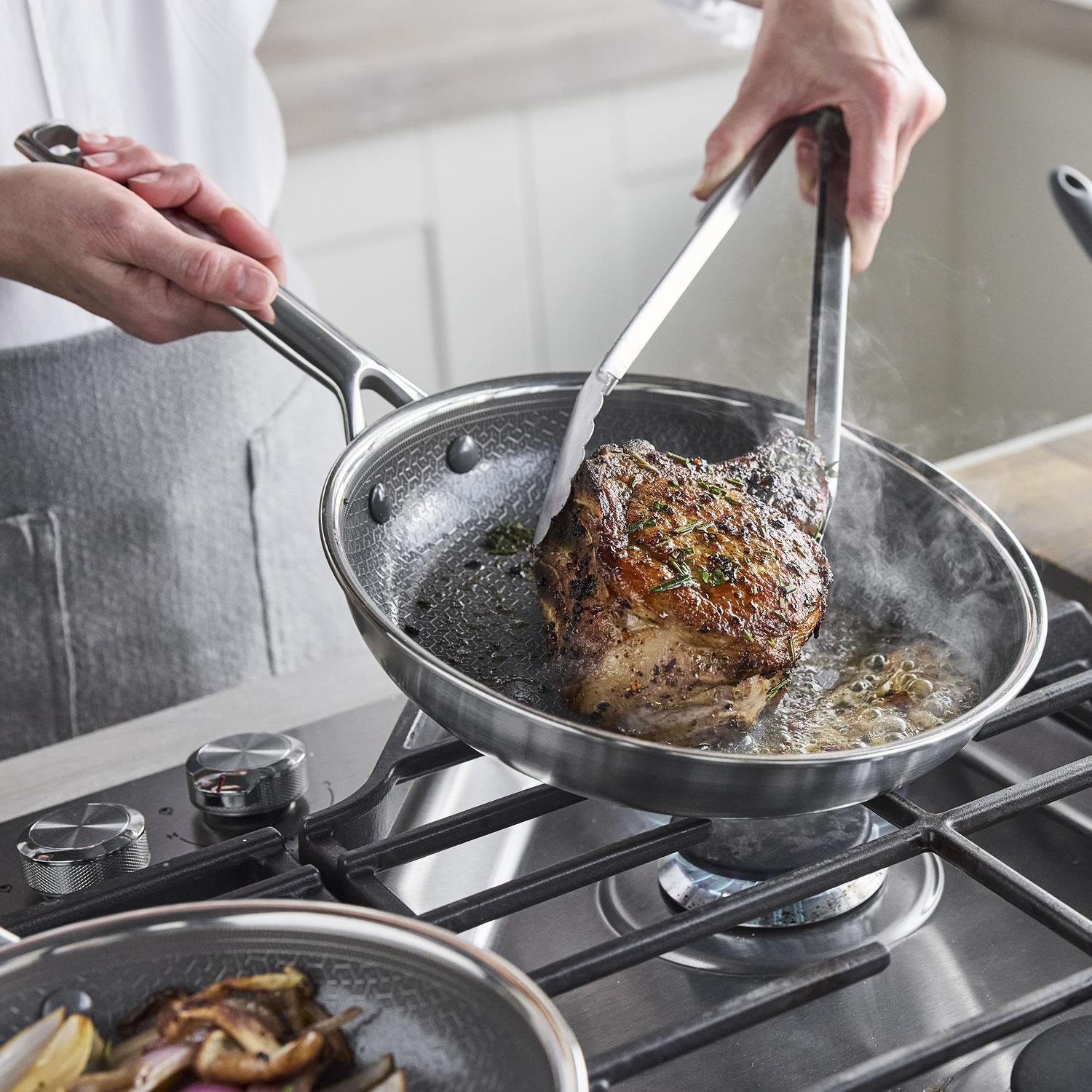 Nerezová panvica s hybridným keramickým nepriľnavým povrchom Thermobond, kolekcia Apex, 24 cm