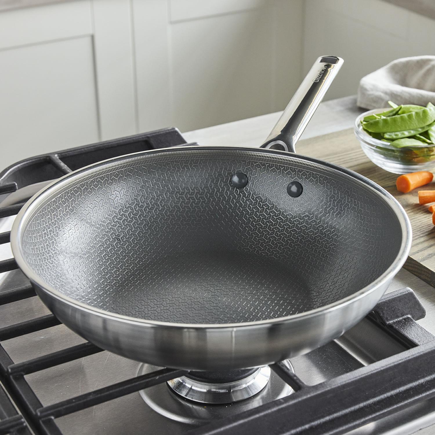 Nerezová wok panvica s hybridným keramickým nepriľnavým povrchom Thermobond, kolekcia Apex, 28 cm