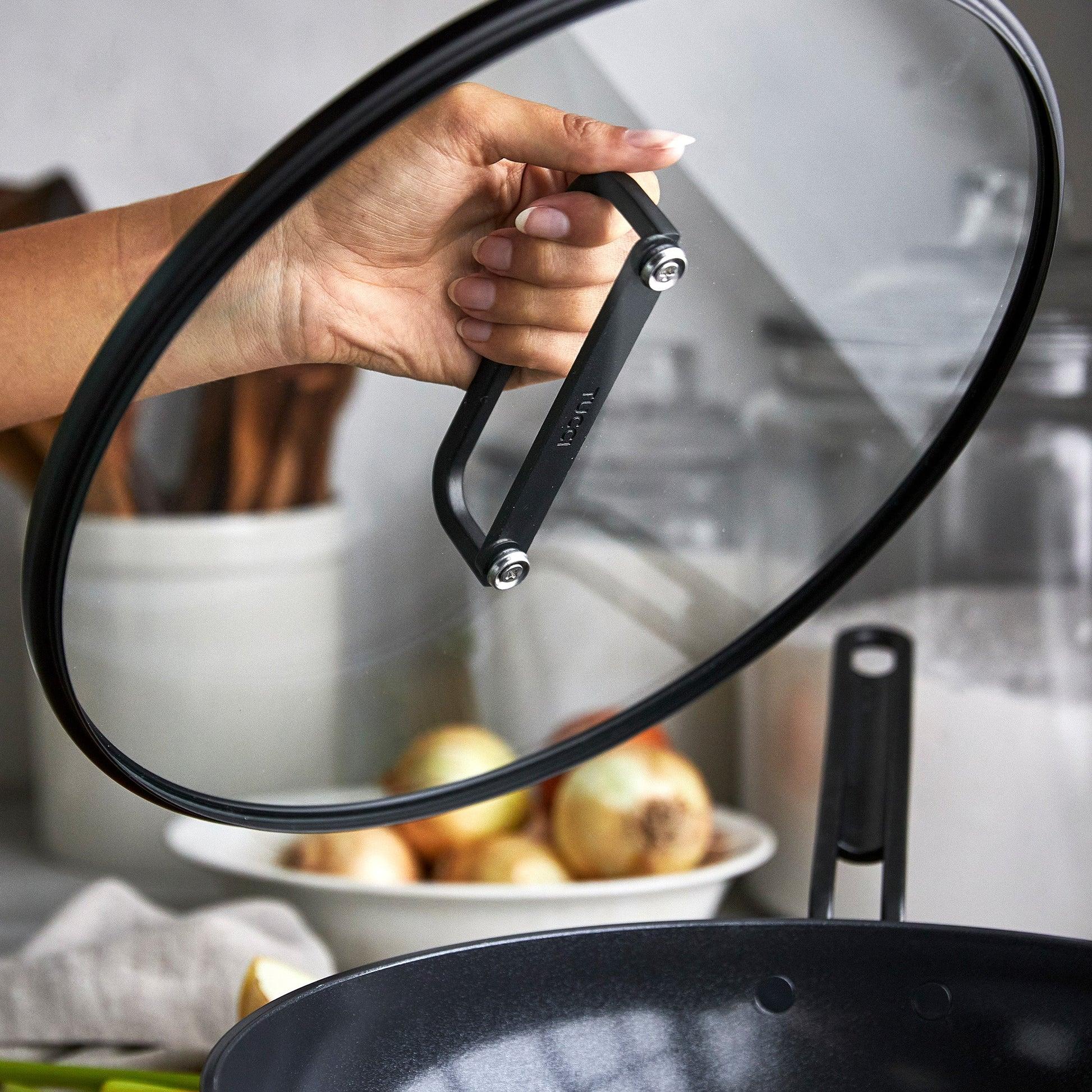 Nepriľnavá keramická soté panvica s pokrievkou, Stanley Tucci, Ø 33 cm / 6,2 l, čierna