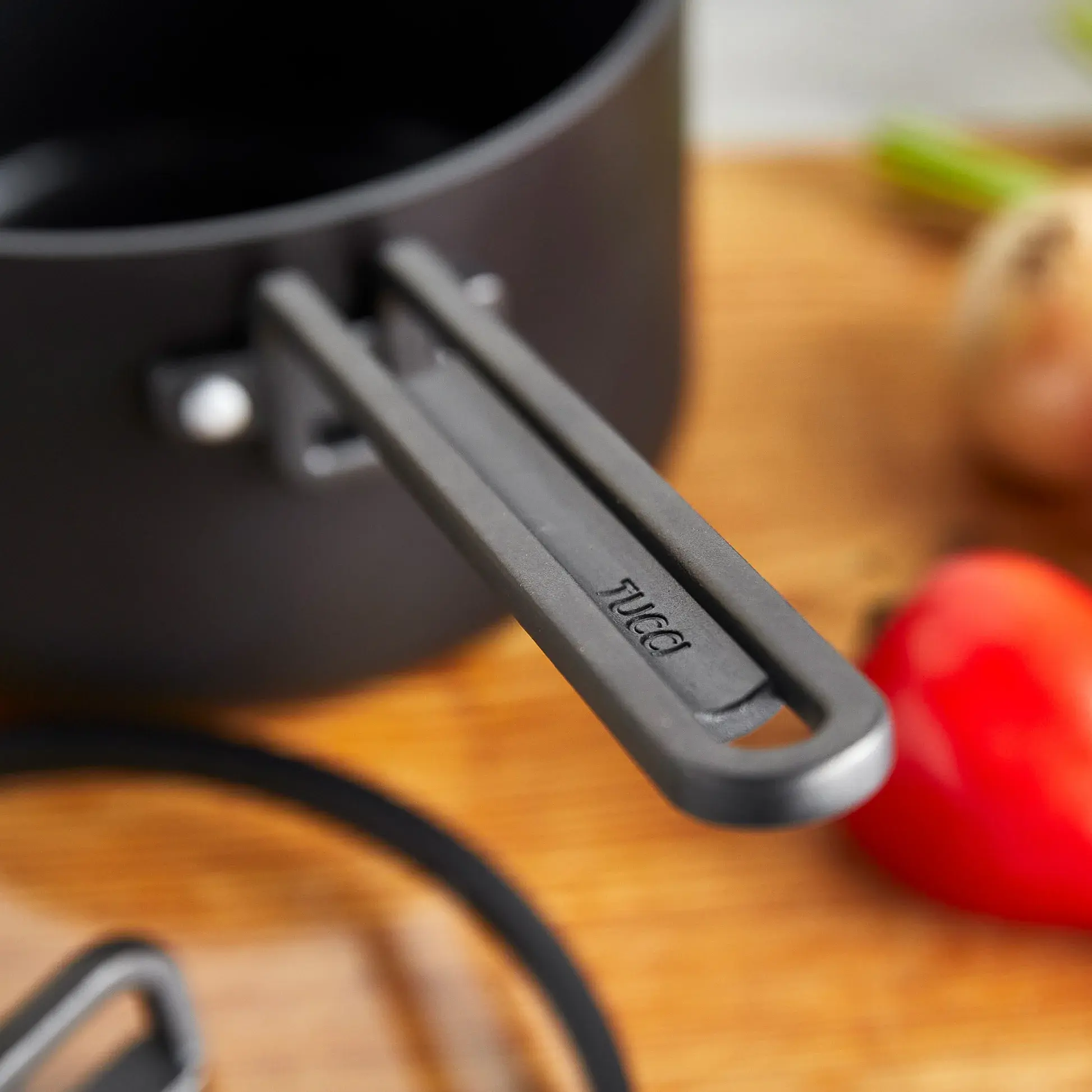 Súprava riadu s nepriľnavým keramickým povrchom, Stanley Tucci, 11 ks, čierna