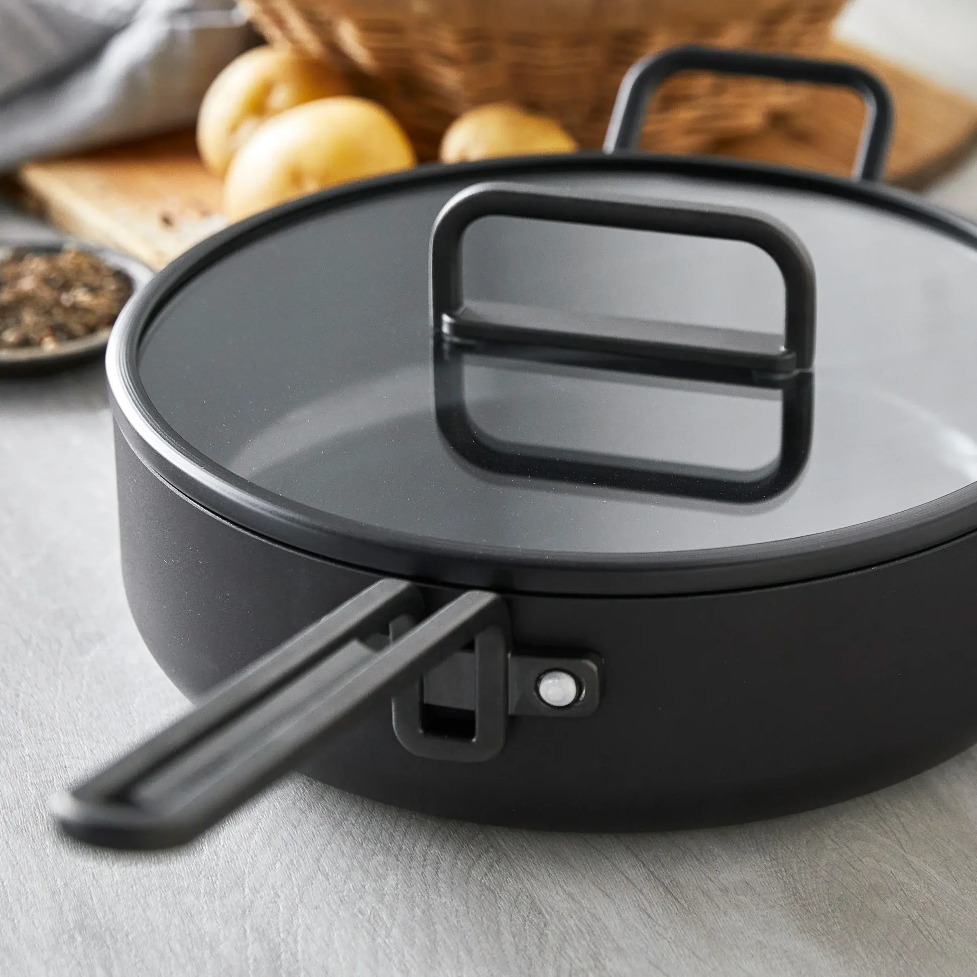 Súprava riadu s nepriľnavým keramickým povrchom, Stanley Tucci, 11 ks, čierna