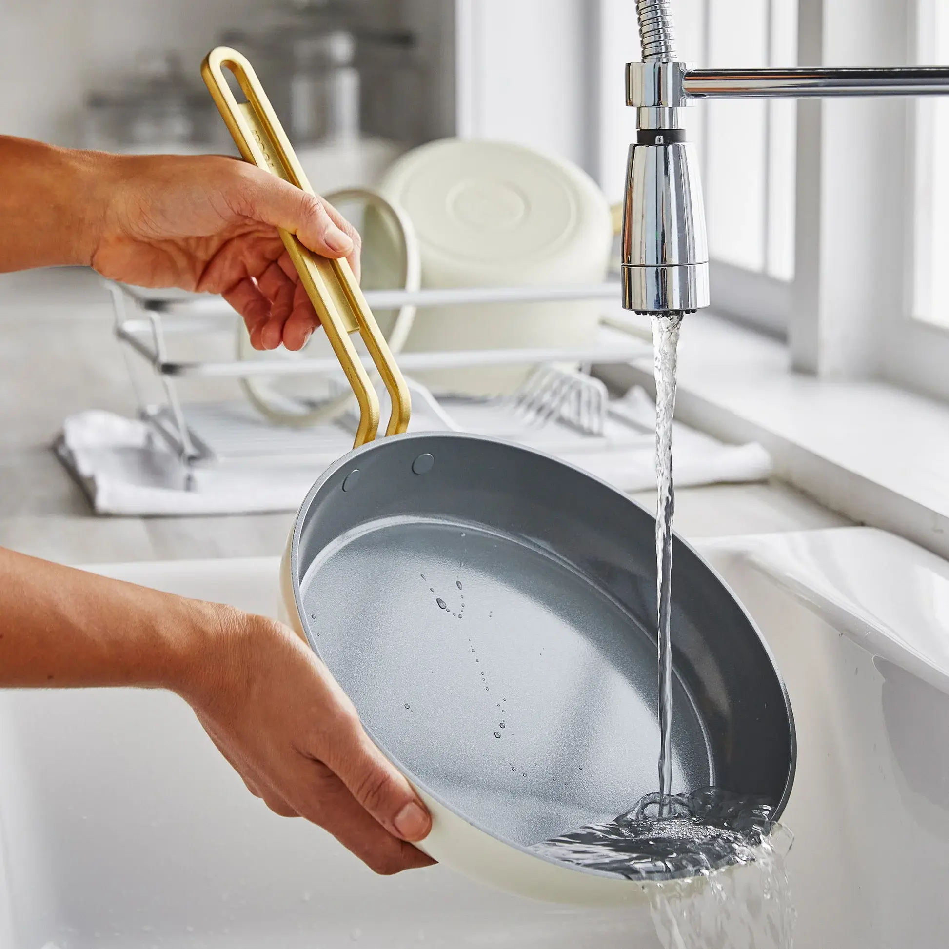 Nepriľnavá keramická panvica, Stanley Tucci, Ø 20 cm, krémová