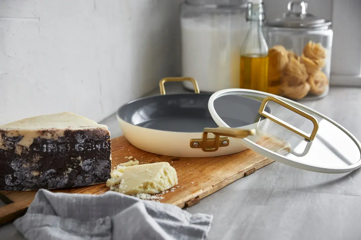 Nepriľnavá keramická panvica s pokrievkou, Stanley Tucci, Ø 30 cm, krémová