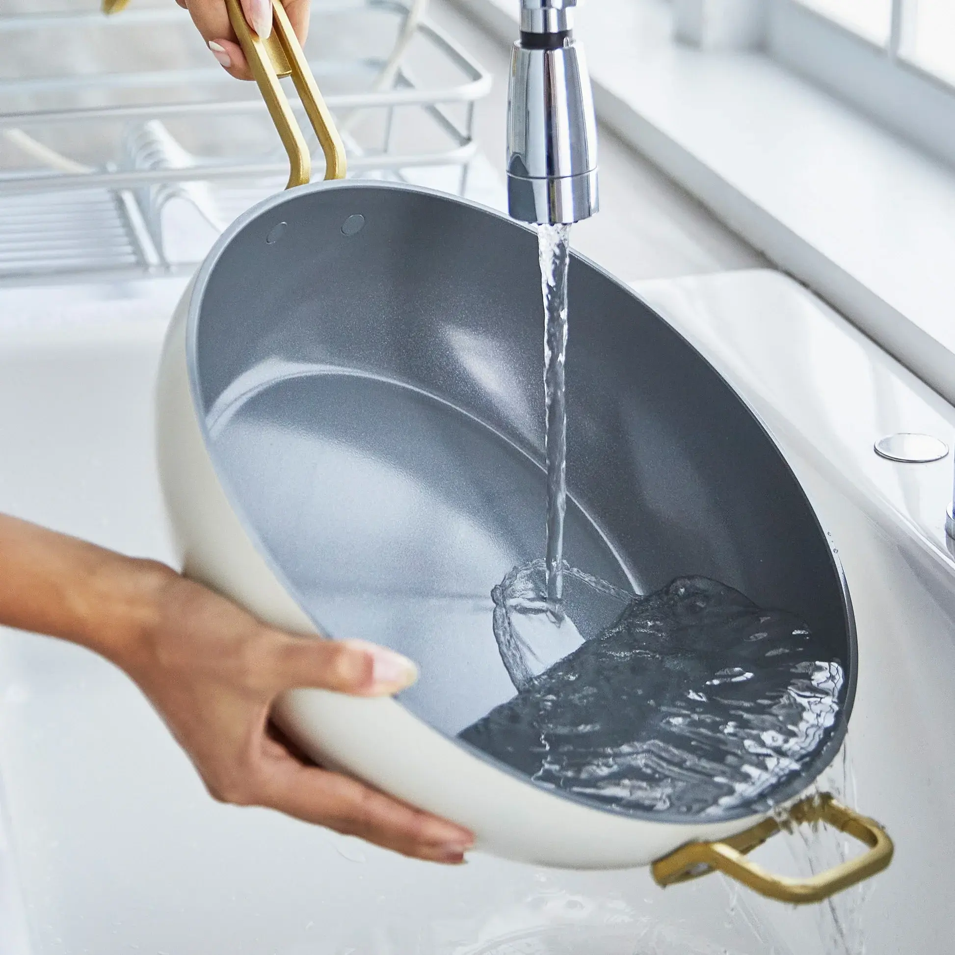 Nepriľnavá keramická soté panvica s pokrievkou, Stanley Tucci, Ø 30 cm, krémová