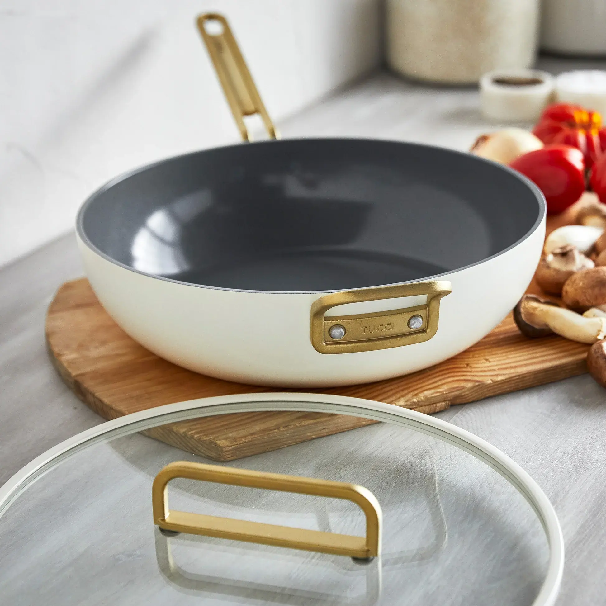 Nepriľnavá keramická soté panvica s pokrievkou, Stanley Tucci, Ø 30 cm, krémová