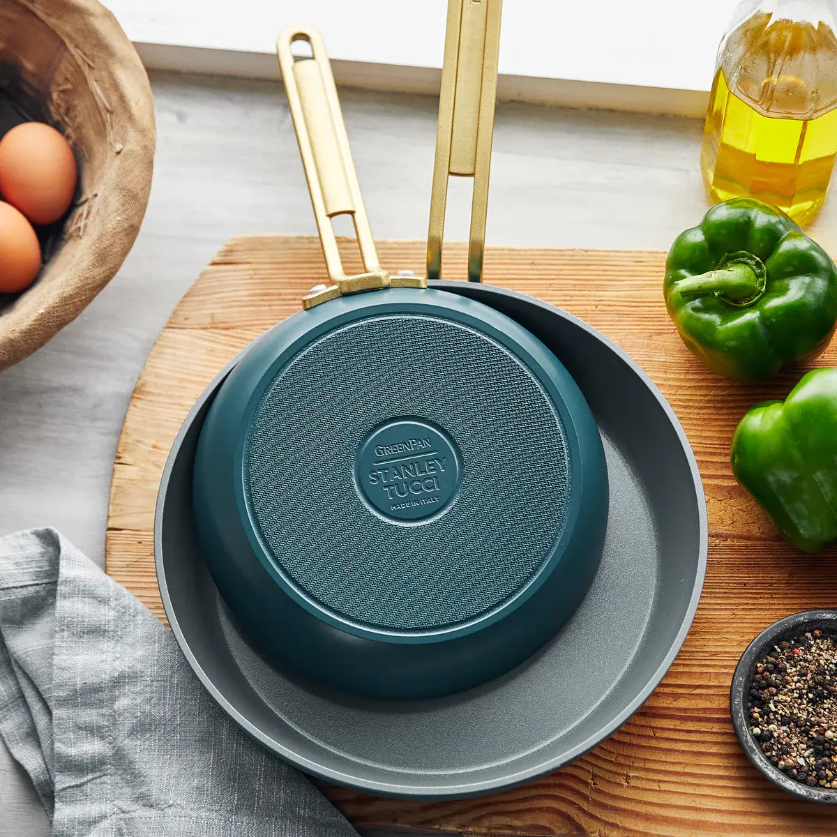 Sada 2 nepriľnavých keramických panvíc Stanley Tucci 20 + 26 cm, tmavo zelená