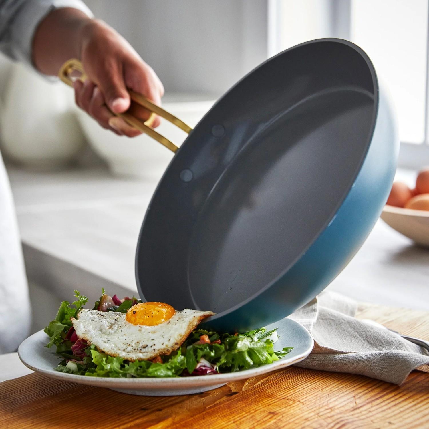 Súprava riadu s nepriľnavým keramickým povrchom, Stanley Tucci, 11 ks, tmavo zelená