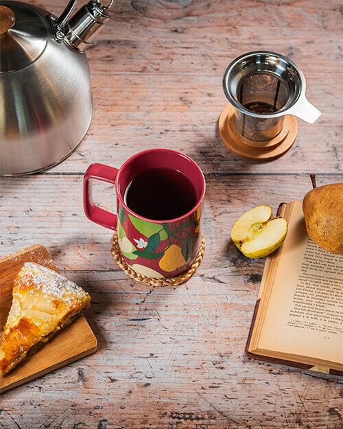 Hrnček na čaj s nerezovým sitkom, hruška, 0,48 l, fialová