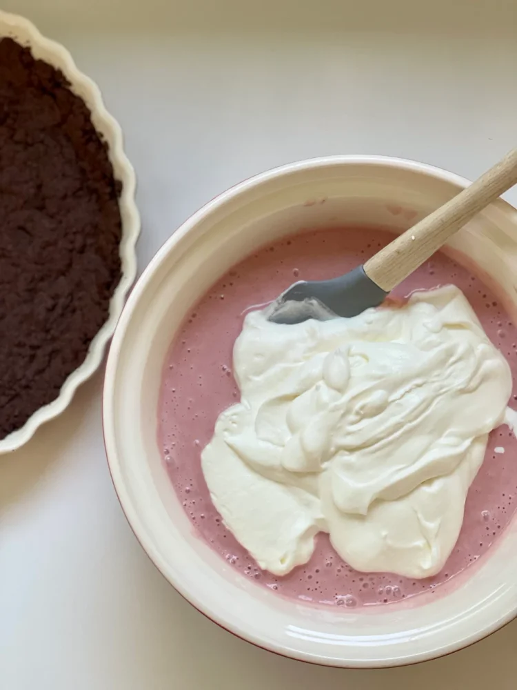 Misa a lyžica s odmerkou mason cash, koláčová forma Emile Henry