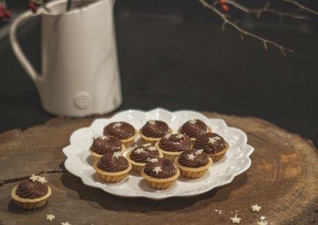 Linecké košíčky so slivkovou náplňou a čokoládovým krémom