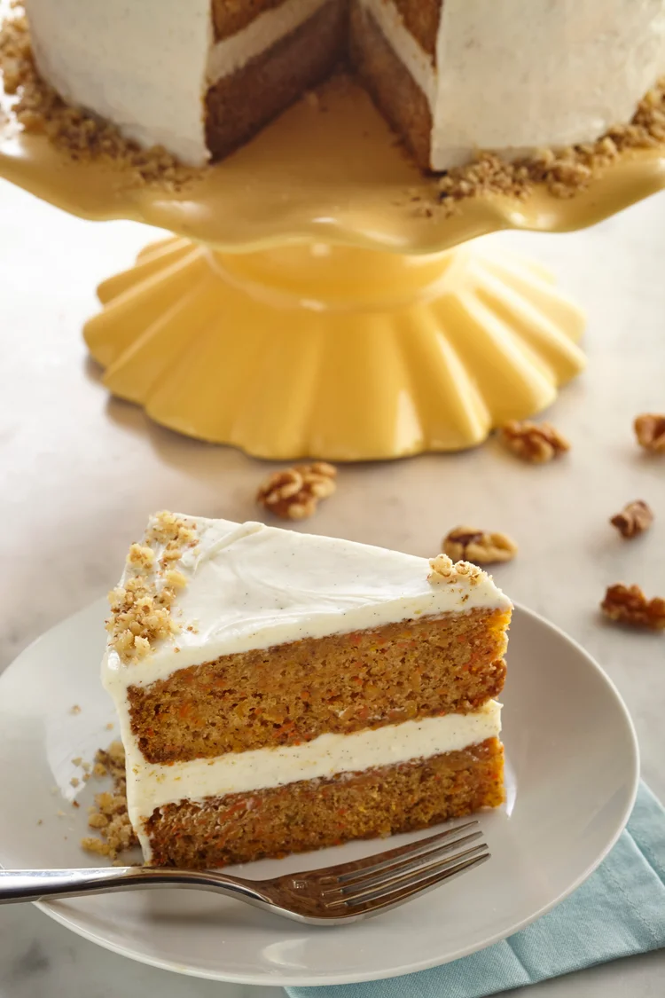 Torta zo sladkých zemiakov a mrkvy s tvarohovým krémom s vanilkou