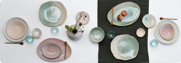 Mušle a perly pripomínajúce kolekciu Wabi patria práve k exkluzívnejším kúskom, vychádzajúcim z dielne Jars.