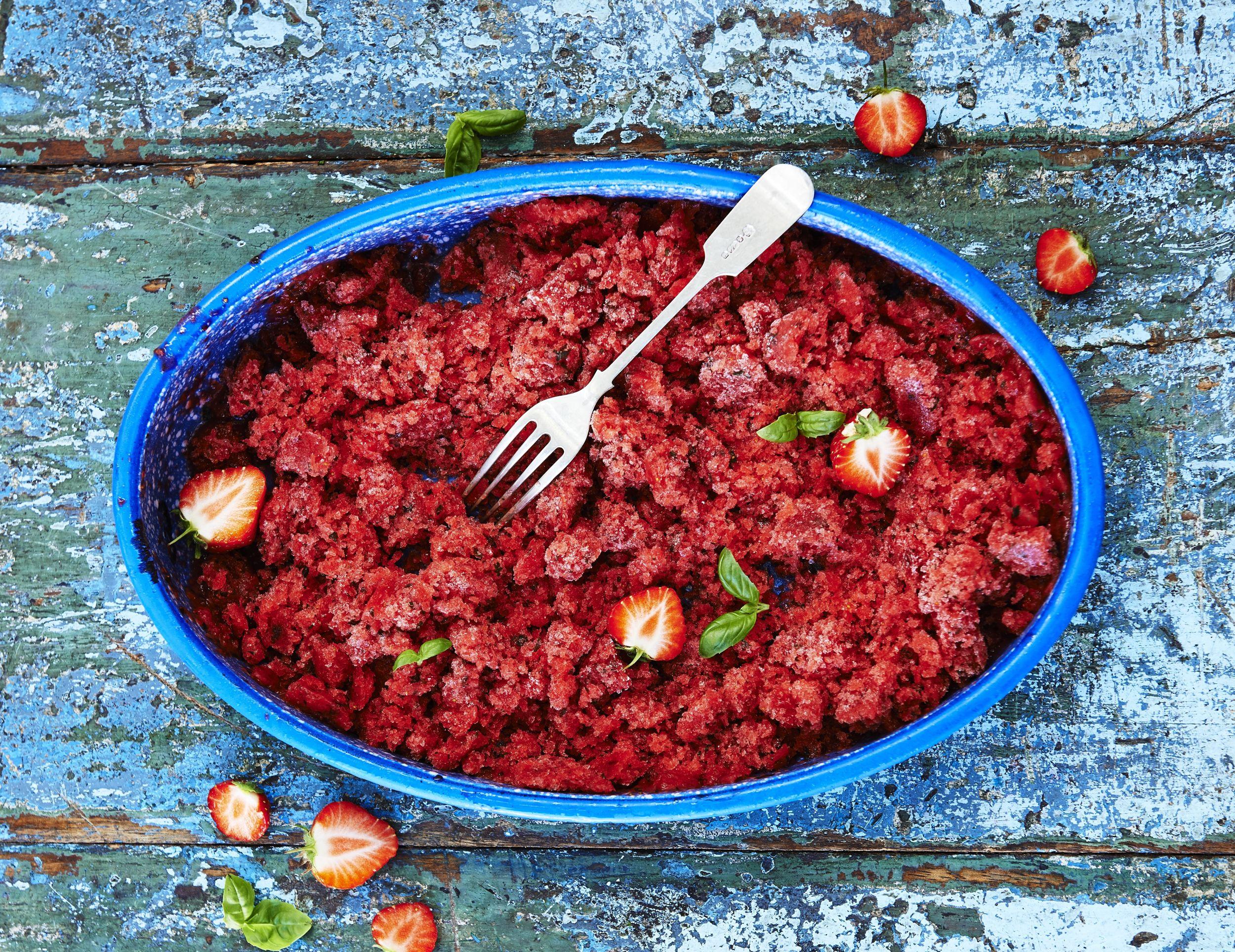 Jahody sú tu! Ochutnajte, čo si z nich pripravuje Jamie Oliver