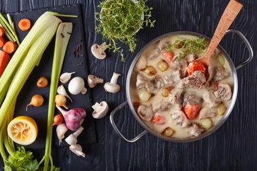 Blanquette – dusené teľacie ragú s bielou omáčkou