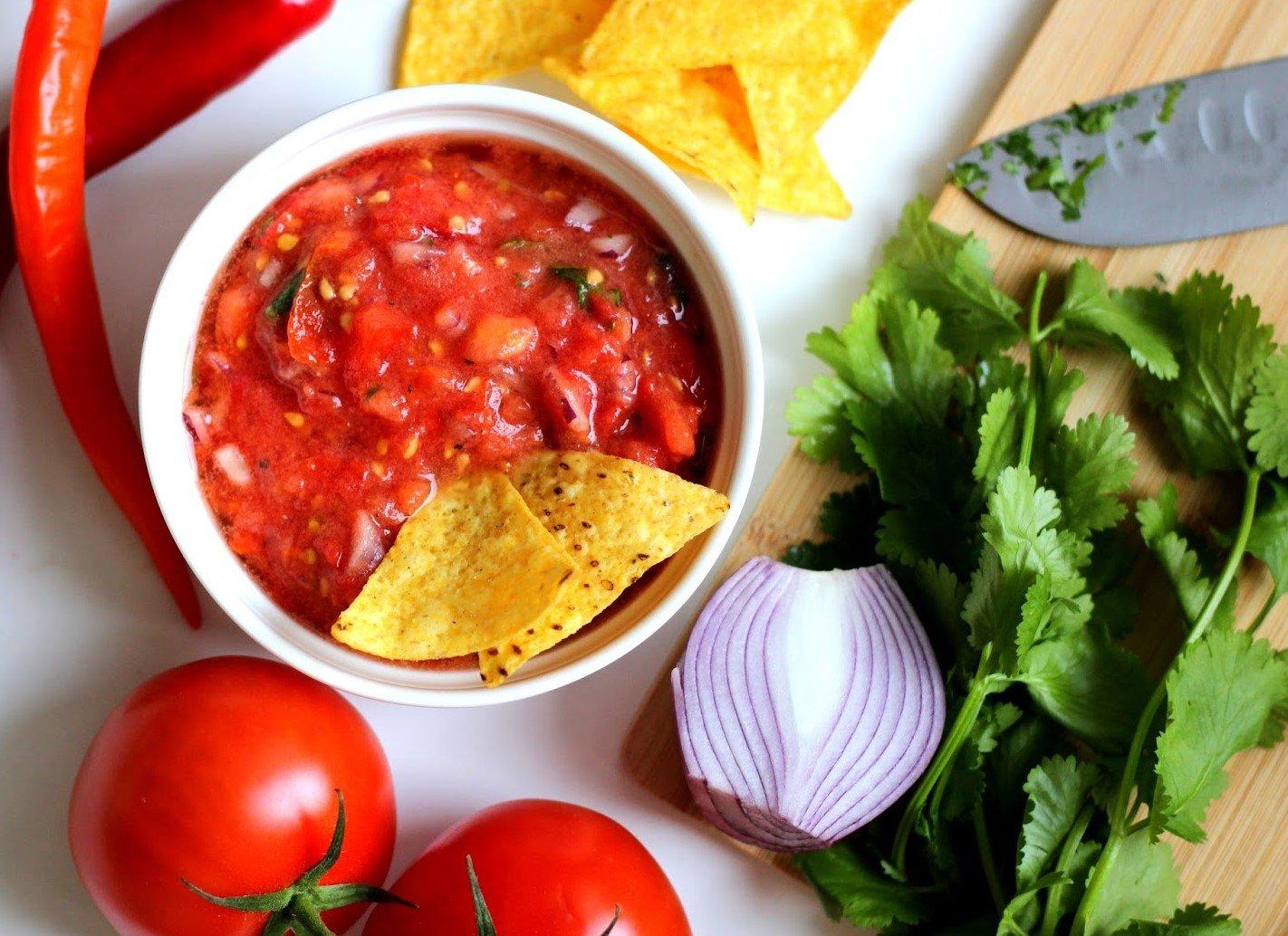 Pikantný paradajkový dip s chilli a koriandrom