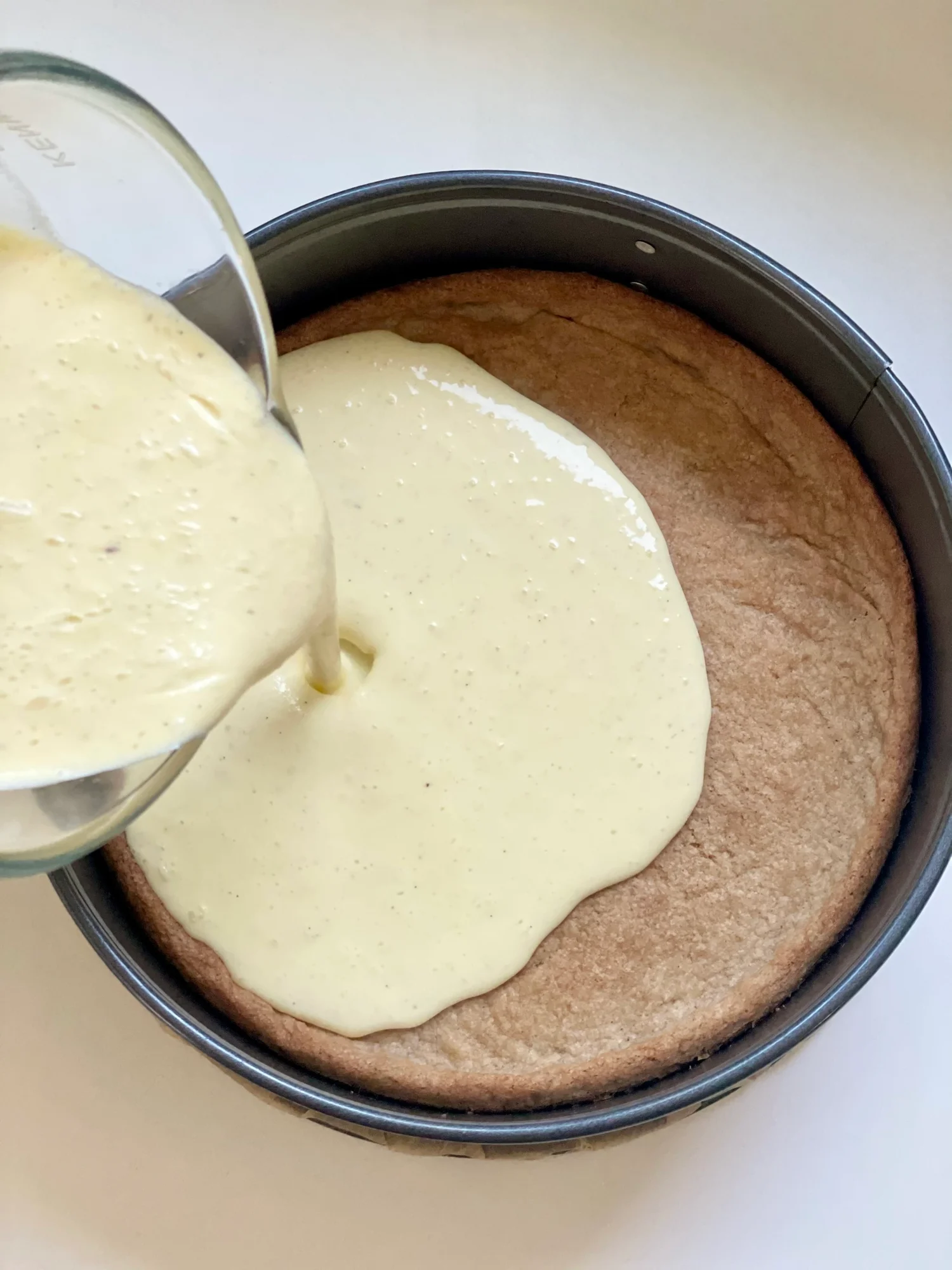 Nordic Ware otváracia forma na tortu Ø 23 cm, s nepriľnavým povrchom