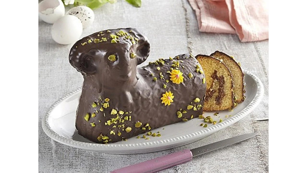 Hrnčekový veľkonočný baranček so sekanými pistáciami