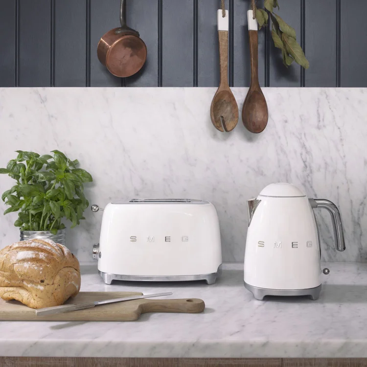 Smeg hriankovac biely