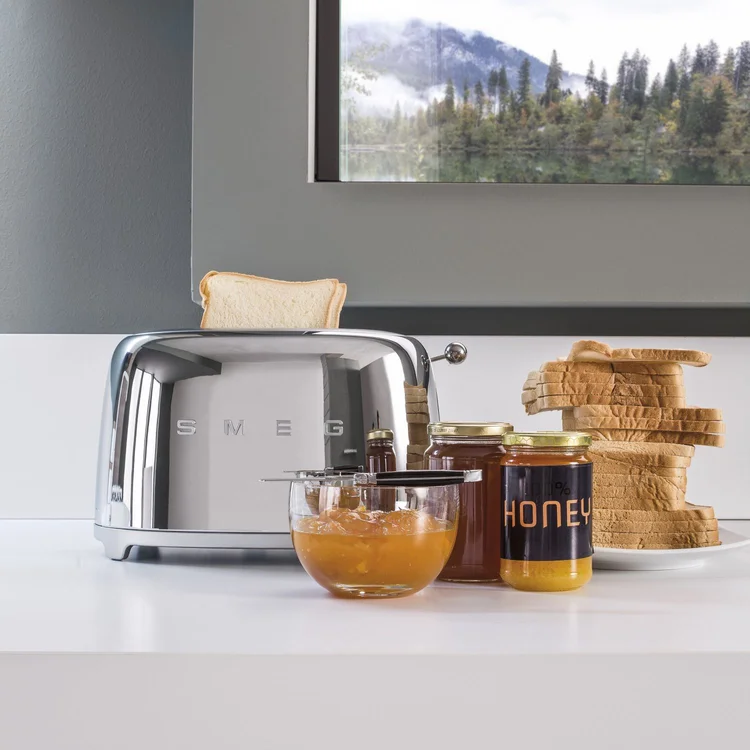 Smeg hriankovac strieborný