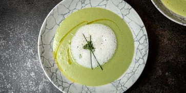 Hráškový krém so slaninovou penou podľa Lukáša Čížka