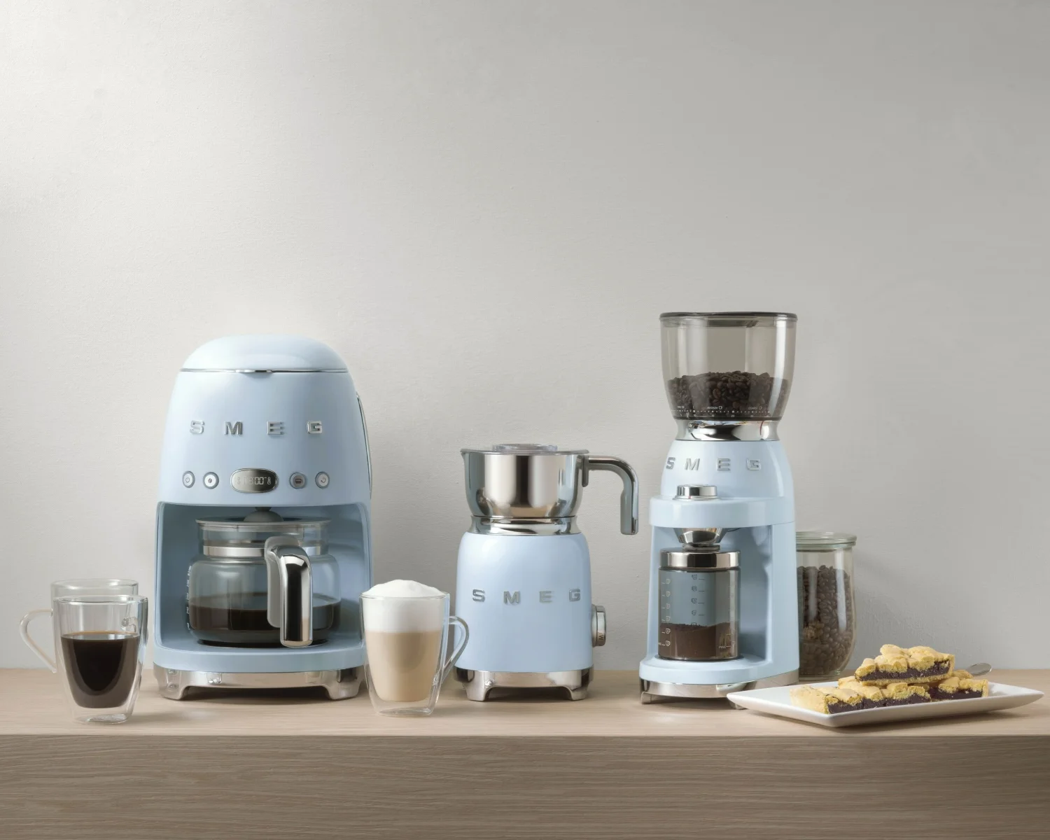 mlynček na kávu smeg