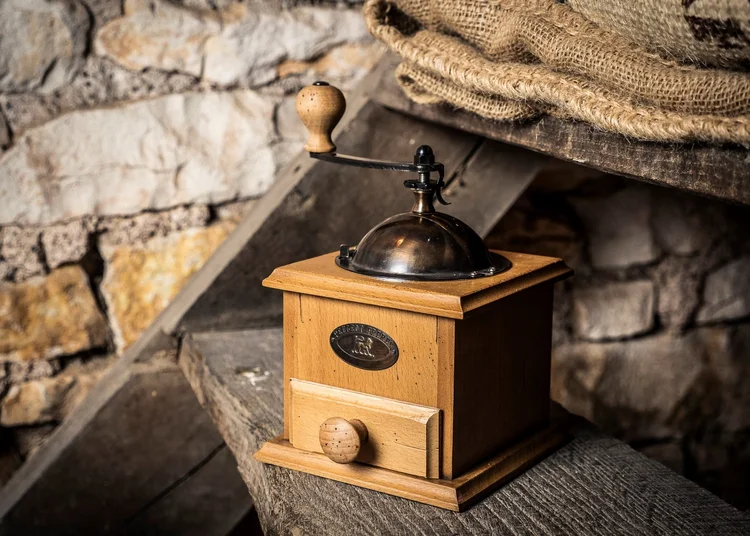 Ručný alebo elektrický mlynček na kávu? Poradíme vám, ktorý vybrať